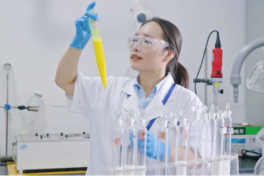 祝賀海利爾研發(fā)中心制劑所四室主任劉金玲獲評(píng)2025年“青島拔尖人才”